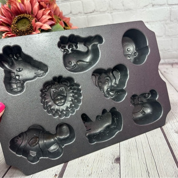 nordic ware zoo friends Animal Characters mini Cake Pan 3C. - Picture 4 of 7